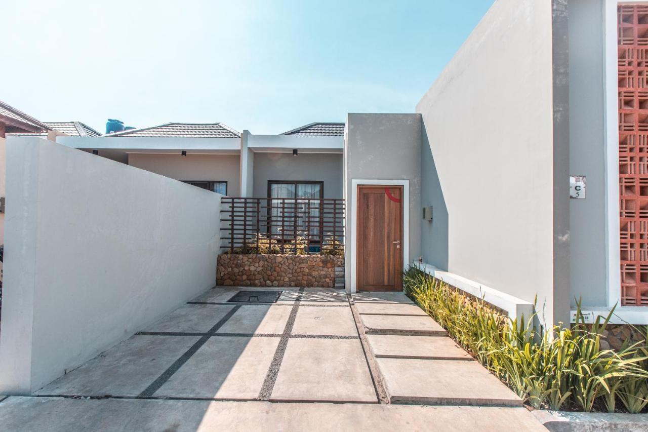 Collection O 9 Villa Ubud Anyer Εξωτερικό φωτογραφία